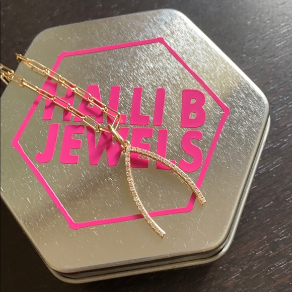 Gold chain link necklace with diamonds